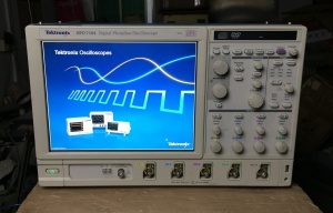 Tektronix泰克DPO7104数字荧光示波器