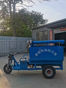 三轮喂料车 电动喂料车 绞龙喂料车